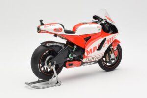 Ducati Desmosedici GP11 #8 H. Barbera Ducati MotoGP Team MotoGP 2011 Minichamps 1:12 123110008 Метал — снимка 3 от 6