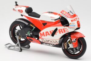 Ducati Desmosedici GP11 #8 H. Barbera Ducati MotoGP Team MotoGP 2011 Minichamps 1:12 123110008 Метал — снимка 4 от 6