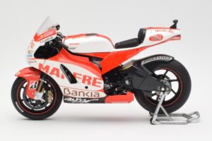 Ducati Desmosedici GP11 #8 H. Barbera Ducati MotoGP Team MotoGP 2011 Minichamps 1:12 123110008 Метал