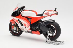 Ducati Desmosedici GP11 #8 H. Barbera Ducati MotoGP Team MotoGP 2011 Minichamps 1:12 123110008 Метал — снимка 5 от 6