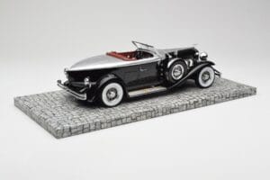 Duesenberg Model J Torpedo Disappearing Top Convertible Coupe Сребрист Черен Minichamps 1:18 107150431 Смола — снимка 2 от 6