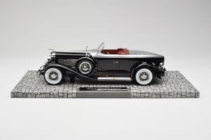 Duesenberg Model J Torpedo Disappearing Top Convertible Coupe Сребрист Черен Minichamps 1:18 107150431 Смола — снимка 3 от 6