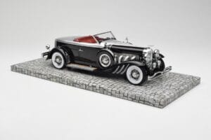 Duesenberg Model J Torpedo Disappearing Top Convertible Coupe Сребрист Черен Minichamps 1:18 107150431 Смола — снимка 4 от 6