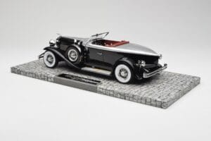 Duesenberg Model J Torpedo Disappearing Top Convertible Coupe Сребрист Черен Minichamps 1:18 107150431 Смола — снимка 5 от 6