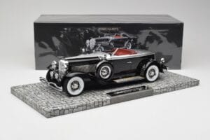 Duesenberg Model J Torpedo Disappearing Top Convertible Coupe Сребрист Черен Minichamps 1:18 107150431 Смола — снимка 6 от 6