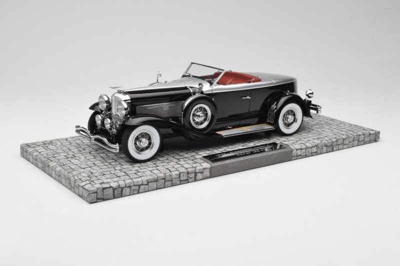 Duesenberg Model J Torpedo Disappearing Top Convertible Coupe Сребрист Черен Minichamps 1:18 107150431 Смола