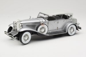 Duesenberg SJ Сребрист GreenLight 1:18 13525 Метал