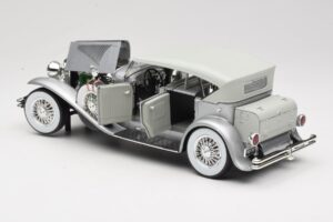 Duesenberg SJ Сребрист GreenLight 1:18 13525 Метал — снимка 5 от 8