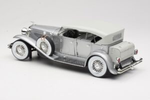 Duesenberg SJ Сребрист GreenLight 1:18 13525 Метал — снимка 7 от 8