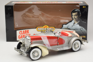 Duesenberg SJ Clark Gable's Car Сребърен Червен ERTL 1:18 7962 Метал — снимка 6 от 6