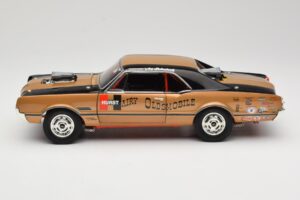 Oldsmobile 442 Hurst Hairy Olds Twin-Engine 4WD 1966 Highway 61 1:18 50089 Метал — снимка 4 от 8