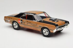 Oldsmobile 442 Hurst Hairy Olds Twin-Engine 4WD 1966 Highway 61 1:18 50089 Метал — снимка 6 от 8
