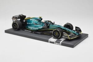 Aston Martin AMR22 Aramco #5 S. Vettel Abu Dhabi GP 2022 Last Race Collector's Edition Minichamps 1:18 117222205 Смола — снимка 4 от 7