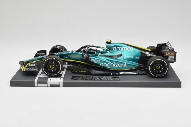 Aston Martin AMR22 Aramco #5 S. Vettel Abu Dhabi GP 2022 Last Race Collector's Edition Minichamps 1:18 117222205 Смола
