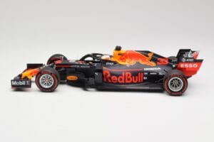 Aston Martin Red Bull Racing RB15 #33 M. Verstappen F1 2019 Minichamps 1:18 110190033 Метал — снимка 3 от 7