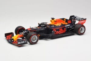 Aston Martin Red Bull Racing RB15 #33 M. Verstappen F1 2019 Minichamps 1:18 110190033 Метал