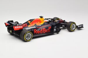 Aston Martin Red Bull Racing RB16 #33 M. Verstappen Abu Dhabi GP Winner 2020 Minichamps 1:18 110201733 Метал — снимка 2 от 7