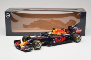 Aston Martin Red Bull Racing RB16 #33 M. Verstappen Abu Dhabi GP Winner 2020 Minichamps 1:18 110201733 Метал — снимка 7 от 7