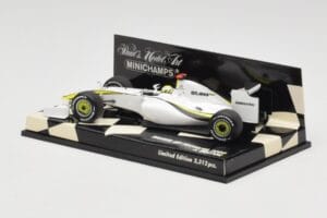 Brawn GP Mercedes BGP001 #22 J. Button Showcar 2009 Minichamps 1:43 400090092 Метал — снимка 3 от 5