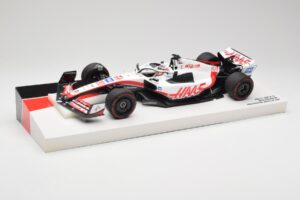 Haas VF-22 #20 K. Magnussen Pole Position Brazil GP 2022 Minichamps 1:18 147222120 Метал — снимка 2 от 7