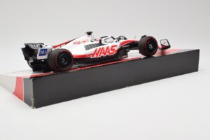 Haas VF-22 #20 K. Magnussen Pole Position Brazil GP 2022 Minichamps 1:18 147222120 Метал — снимка 3 от 7