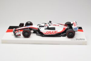 Haas VF-22 #20 K. Magnussen Pole Position Brazil GP 2022 Minichamps 1:18 147222120 Метал