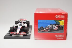 Haas VF-22 #47 M. Schumacher Brazilian GP 2022 Minichamps 1:18 117222147 Смола — снимка 6 от 7