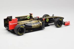 Lotus Renault GP R31 #10 B. Senna F1 2011 Minichamps 1:18 150110079-C1 Метал — снимка 2 от 7