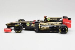 Lotus Renault GP R31 #10 B. Senna F1 2011 Minichamps 1:18 150110079-C1 Метал — снимка 3 от 7