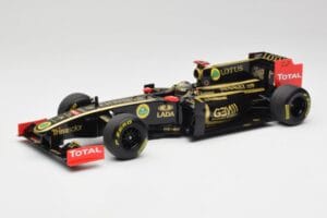 Lotus Renault GP R31 #10 B. Senna F1 2011 Minichamps 1:18 150110079-C1 Метал