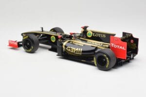 Lotus Renault GP R31 #10 B. Senna F1 2011 Minichamps 1:18 150110079-C1 Метал — снимка 5 от 7
