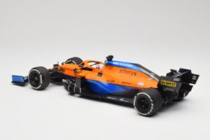 McLaren MCL35M #3 D. Ricciardo Italian GP Winner 2021 Minichamps 1:18 530213303 Смола — снимка 5 от 7