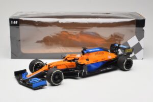 McLaren MCL35M #3 D. Ricciardo Italian GP Winner 2021 Minichamps 1:18 530213303 Смола — снимка 7 от 7