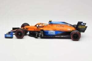 McLaren MCL35M #4 L. Norris Pole Position Russian GP 2021 Minichamps 1:18 530213404 Метал — снимка 3 от 7