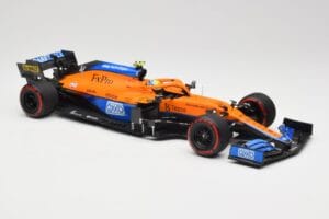 McLaren MCL35M #4 L. Norris Pole Position Russian GP 2021 Minichamps 1:18 530213404 Метал — снимка 4 от 7