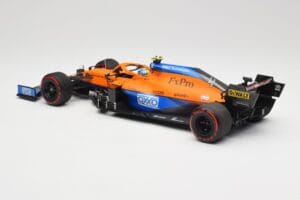 McLaren MCL35M #4 L. Norris Pole Position Russian GP 2021 Minichamps 1:18 530213404 Метал — снимка 5 от 7