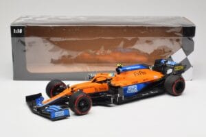McLaren MCL35M #4 L. Norris Pole Position Russian GP 2021 Minichamps 1:18 530213404 Метал — снимка 7 от 7