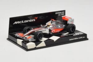 McLaren Mercedes MP4-24 #1 L. Hamilton Showcar 2009 Minichamps 1:43 530094371 Метал — снимка 2 от 5