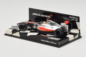 McLaren Mercedes MP4-24 #1 L. Hamilton Showcar 2009 Minichamps 1:43 530094371 Метал — снимка 3 от 5