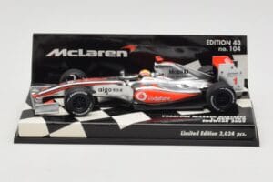 McLaren Mercedes MP4-24 #1 L. Hamilton Showcar 2009 Minichamps 1:43 530094371 Метал