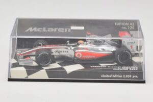 McLaren Mercedes MP4-24 #1 L. Hamilton Showcar 2009 Minichamps 1:43 530094371 Метал — снимка 5 от 5