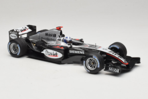 McLaren MP4/19 Mercedes D. Coulthard F1 2004 Minichamps 1:18 530041805 Метал — снимка 4 от 7