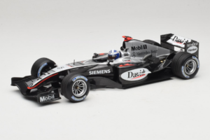 McLaren MP4/19 Mercedes D. Coulthard F1 2004 Minichamps 1:18 530041805 Метал