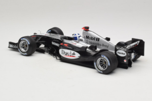 McLaren MP4/19 Mercedes D. Coulthard F1 2004 Minichamps 1:18 530041805 Метал — снимка 5 от 7