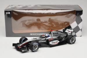 McLaren MP4/19 Mercedes D. Coulthard F1 2004 Minichamps 1:18 530041805 Метал — снимка 7 от 7