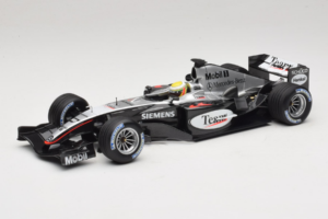 McLaren MP4/19 Mercedes L. Hamilton Autosport Young Driver Test Silverstone 2004 Minichamps 1:18 530044418 Метал