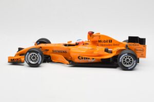 McLaren Mercedes MP4-20 G. Paffett F1 Test Car 2006 Minichamps 1:18 B66962342 Метал — снимка 3 от 6