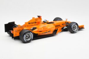 McLaren MP4-20 Mercedes P. de la Rosa Interim Test Car 2006 Minichamps 1:18 530061894 Метал — снимка 2 от 6