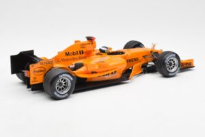 McLaren Mercedes MP4-20 P. de la Rosa F1 Test Car 2005 Minichamps 1:18 B66962343 Метал — снимка 2 от 6