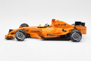 McLaren Mercedes MP4-20 P. de la Rosa F1 Test Car 2005 Minichamps 1:18 B66962343 Метал — снимка 3 от 6